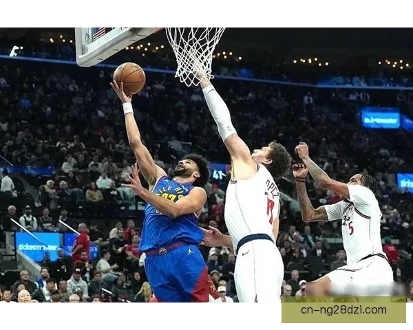 快船新援38分逆转负穆雷三罚